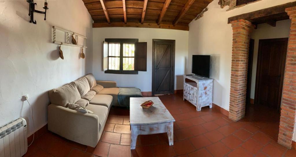 El Pueblo De Leo Hotel Badajoz Luaran gambar