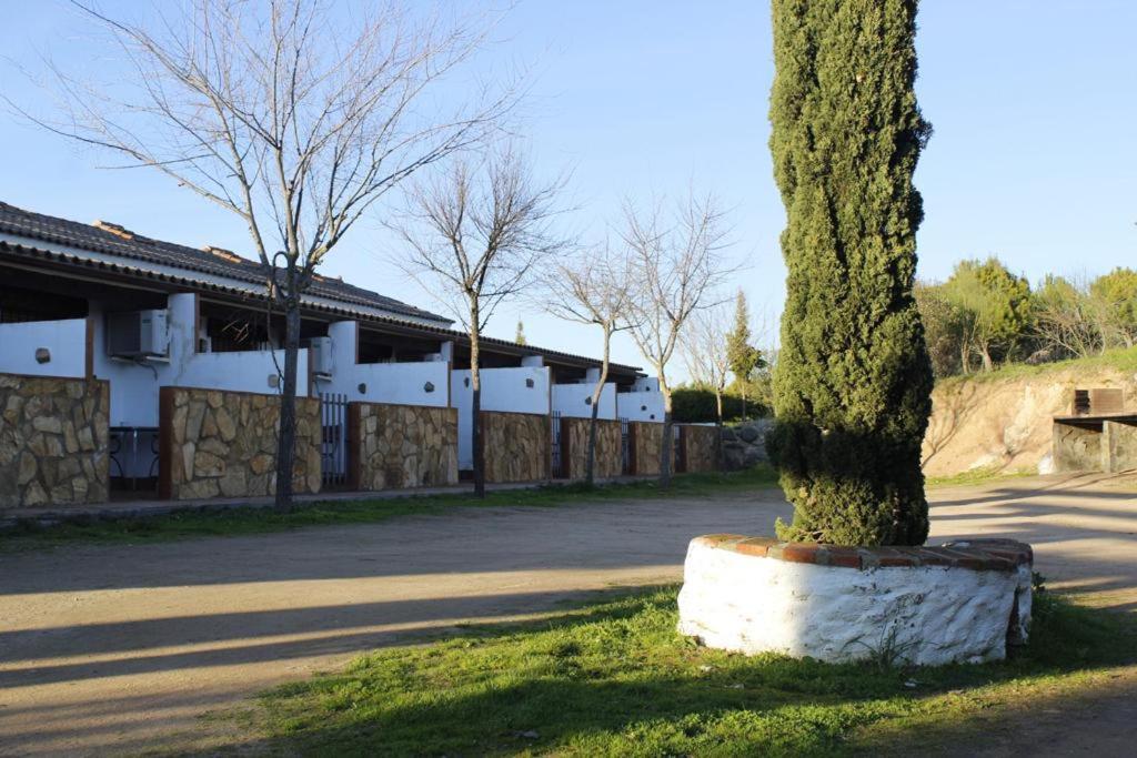 El Pueblo De Leo Hotel Badajoz Luaran gambar